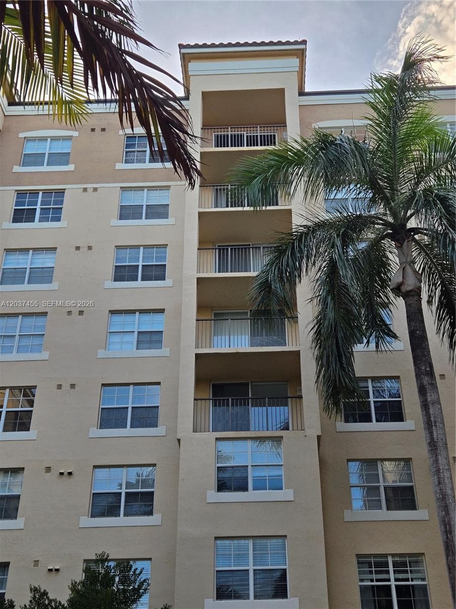 FLAGLER POINTE CONDO · #822 in West Palm Beach - Photo 2