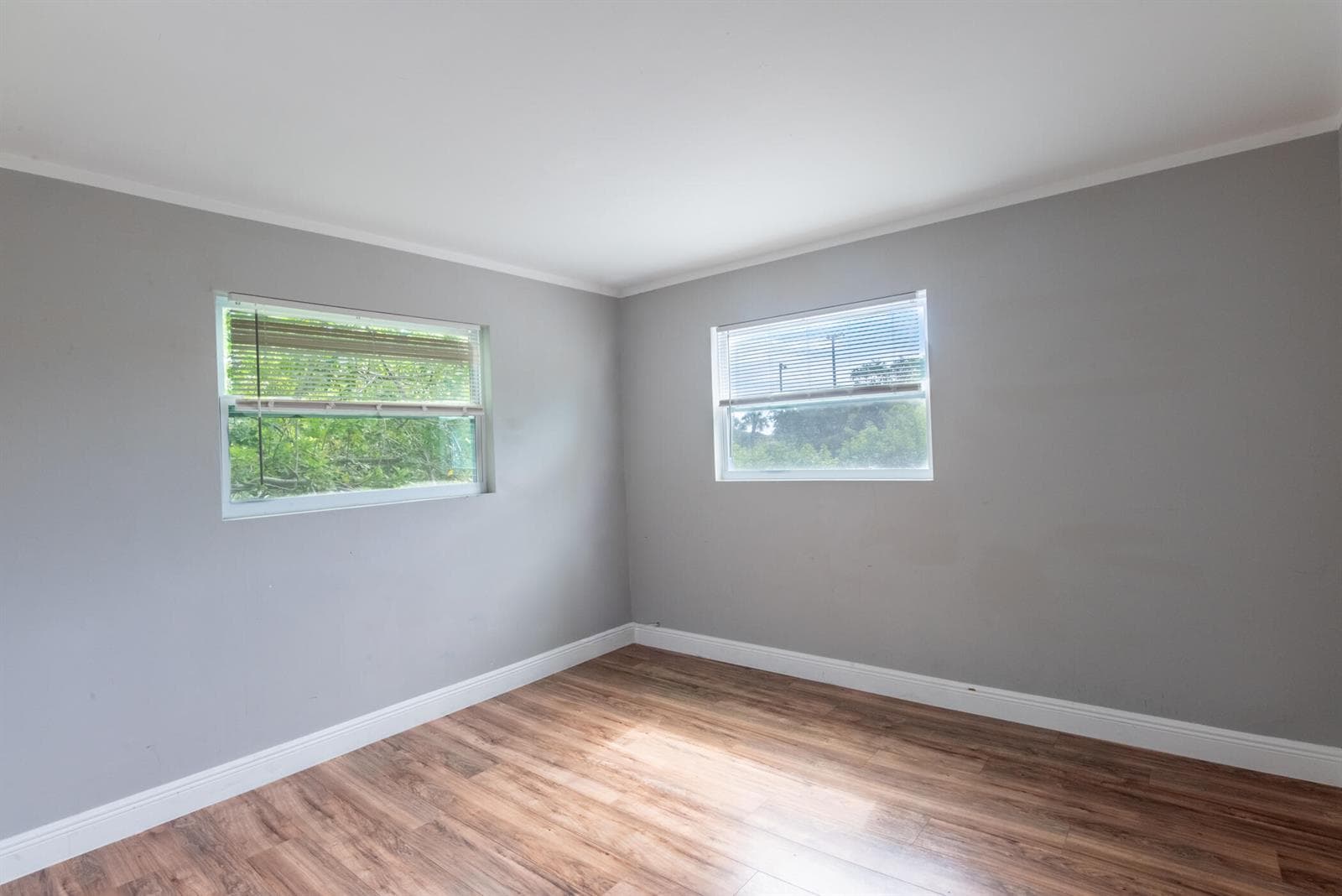 © Clark-715 N Swinton Ave. 2b-007