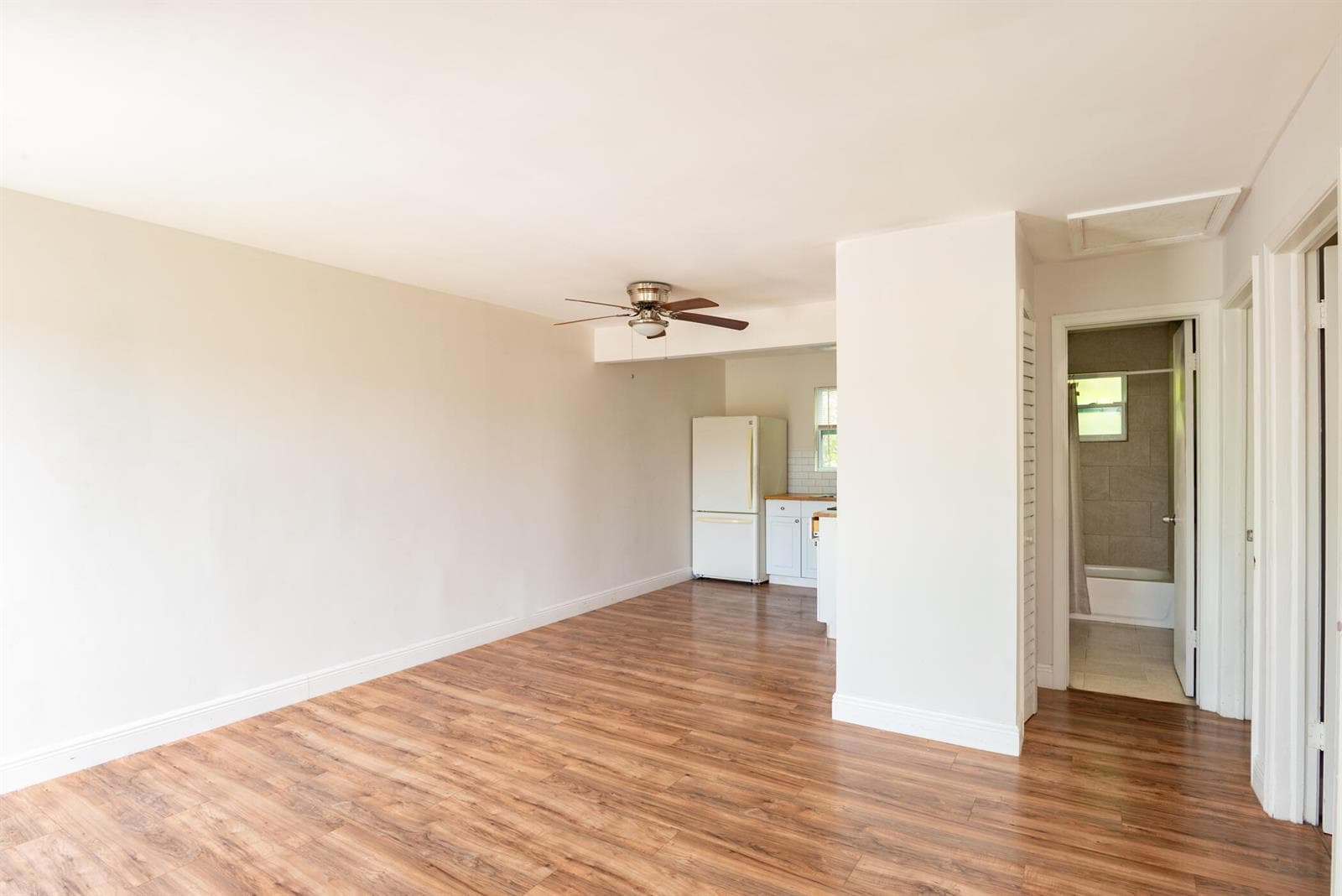 © Clark-715 N Swinton Ave. 2b-002