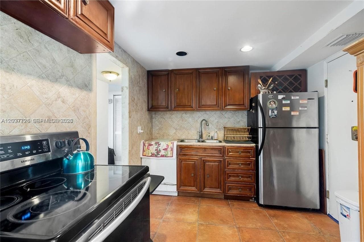 STRATFORT HOUSE · #803 in North Miami Beach - Photo 21