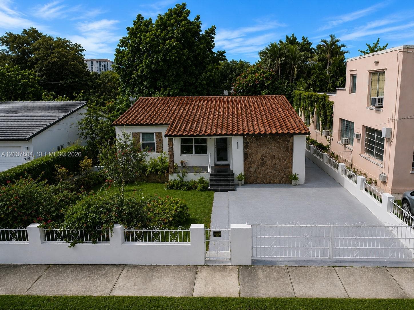 4240 SW 14th St photo 1