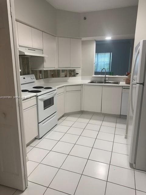 VILLAGE BY THE BAY CONDO · #12116 in Aventura - Photo 9