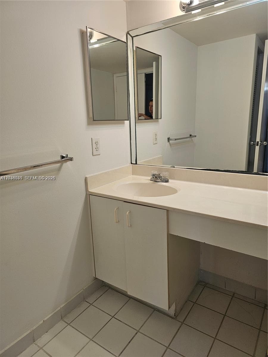 PARC CENTRAL AVENTURA SOU · #410 in Aventura - Photo 17