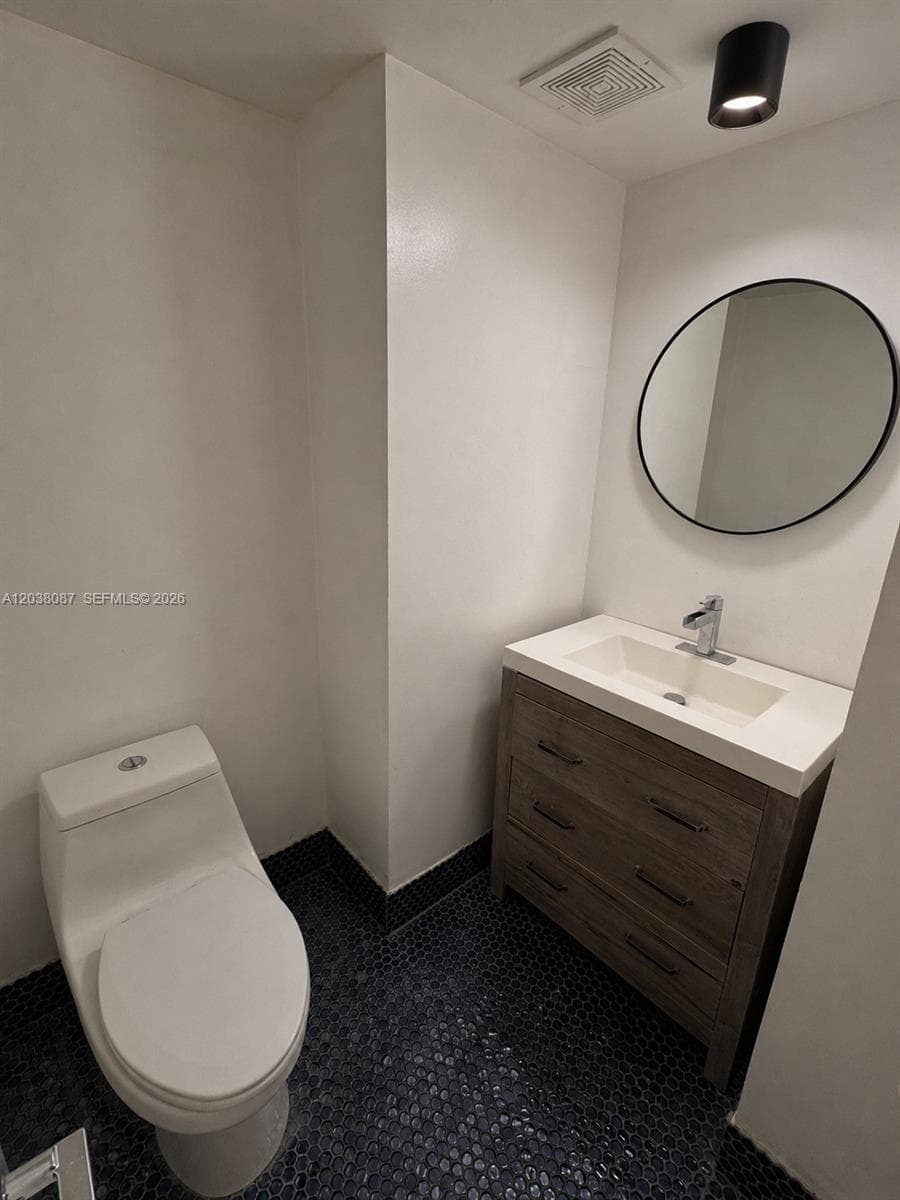 Commodore Plaza · #810 in Aventura - Photo 4