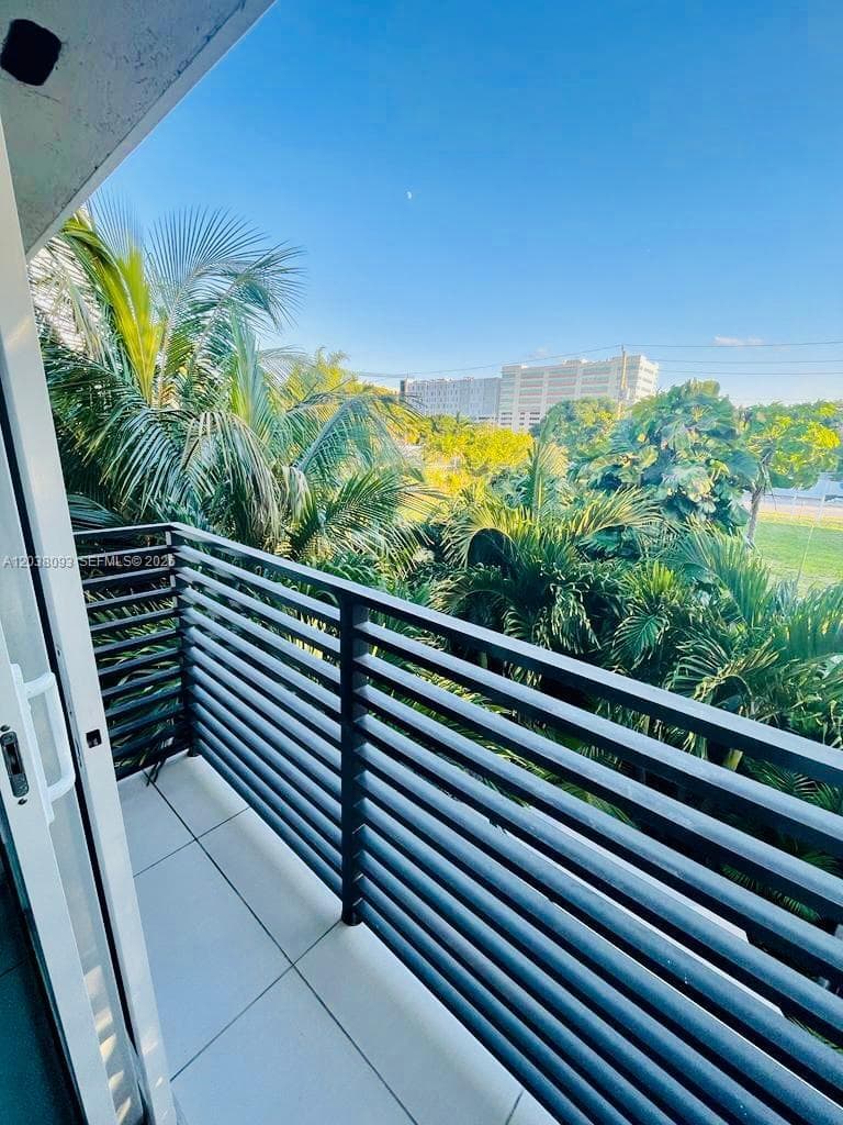 LIVE OAK CONDOMINIUMS · #201 in Hallandale Beach - Photo 18