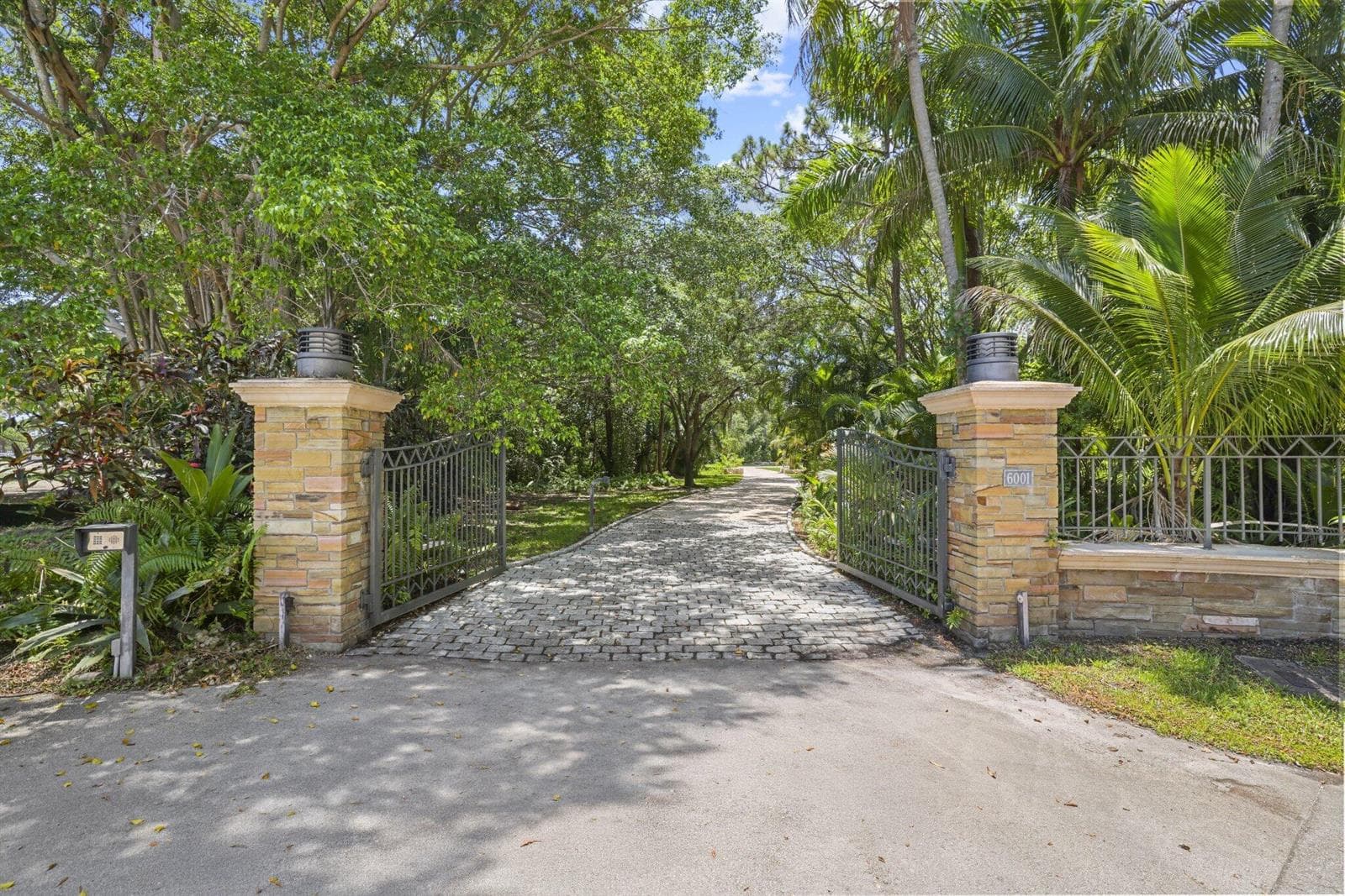 6001 Le Lac Road - 26.jpg-SMALL
