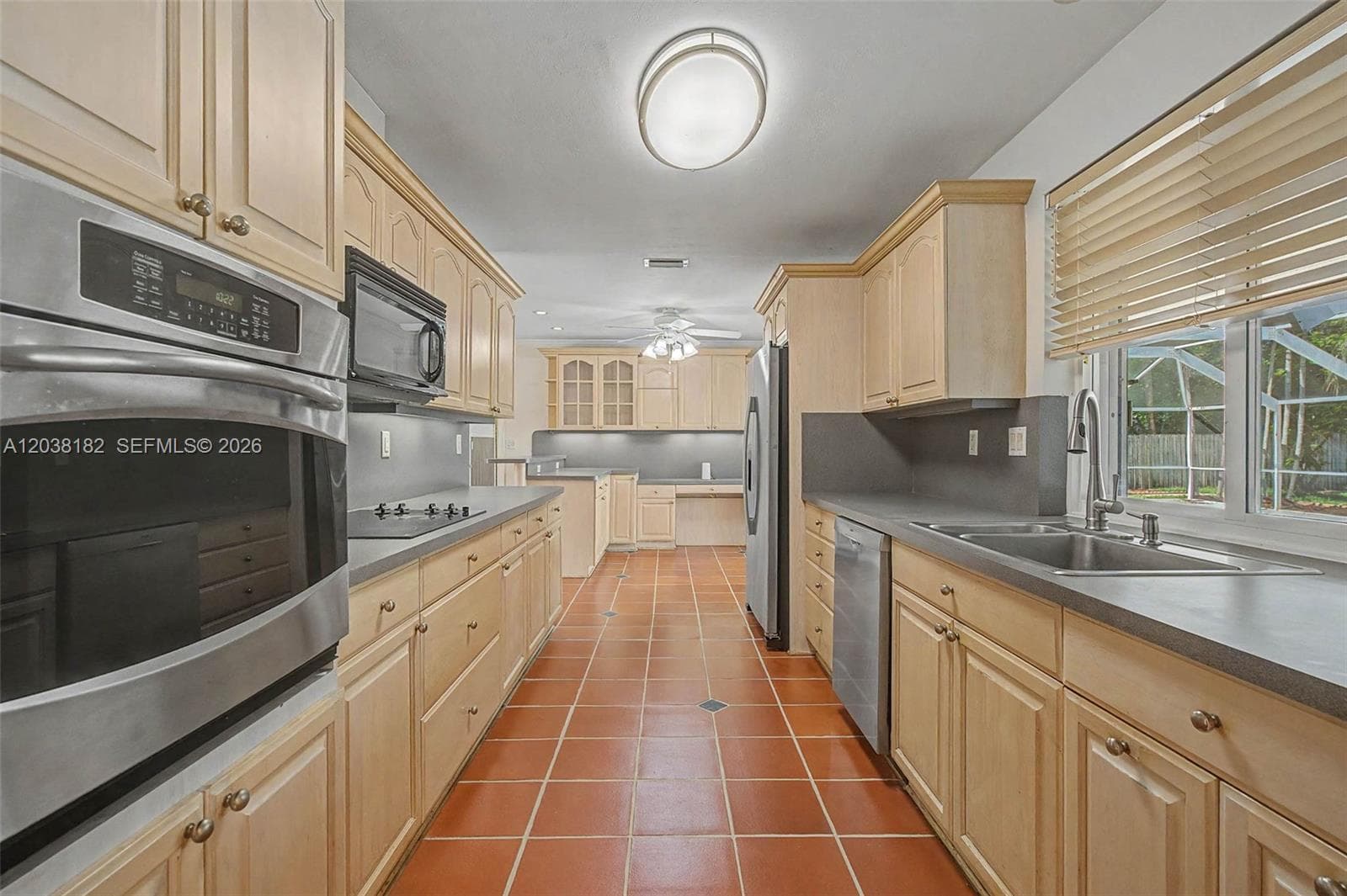 16842 SW 79 Place photo 4