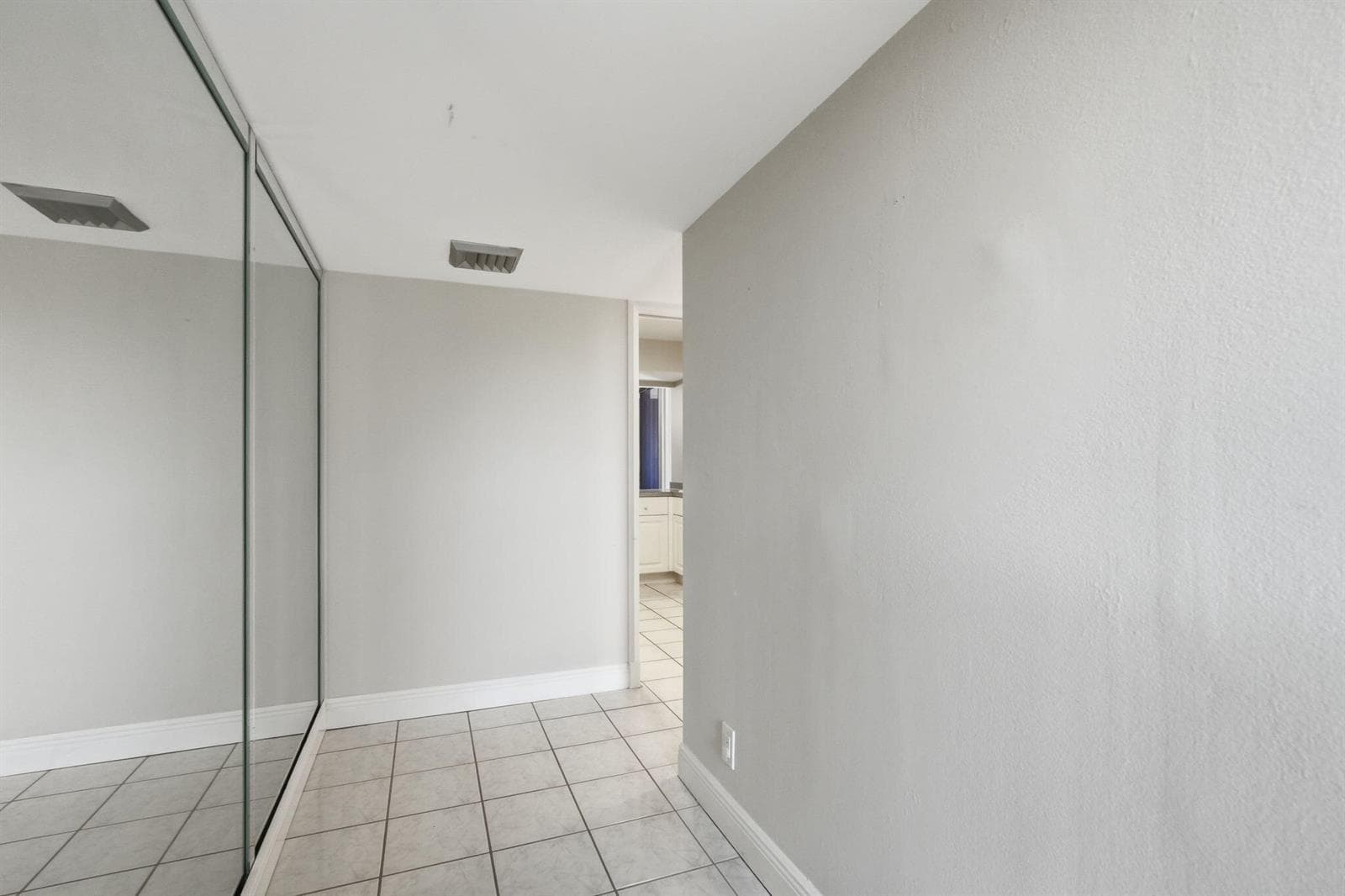 27-web-or-mls-124_Lakeshore_Dr_Unit_8280