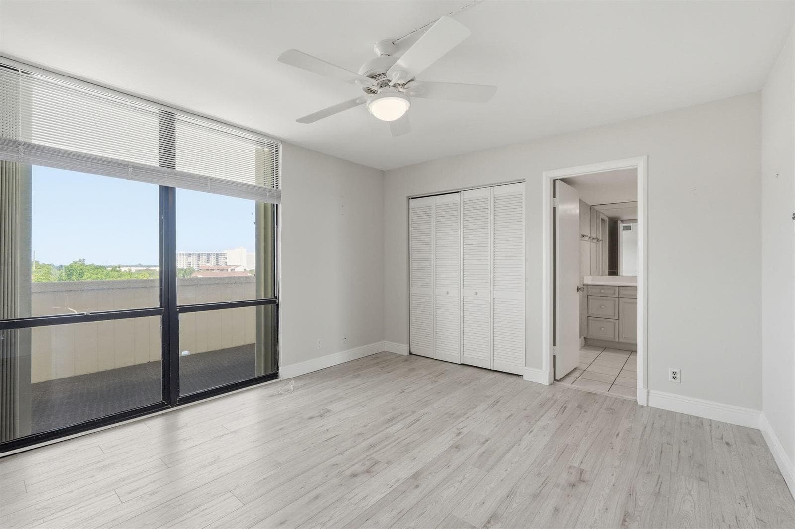 8-web-or-mls-124_Lakeshore_Dr_Unit_8280_