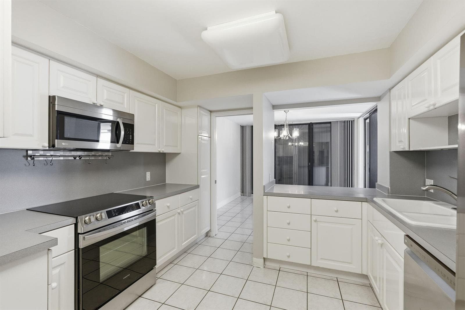 16-web-or-mls-124_Lakeshore_Dr_Unit_8280