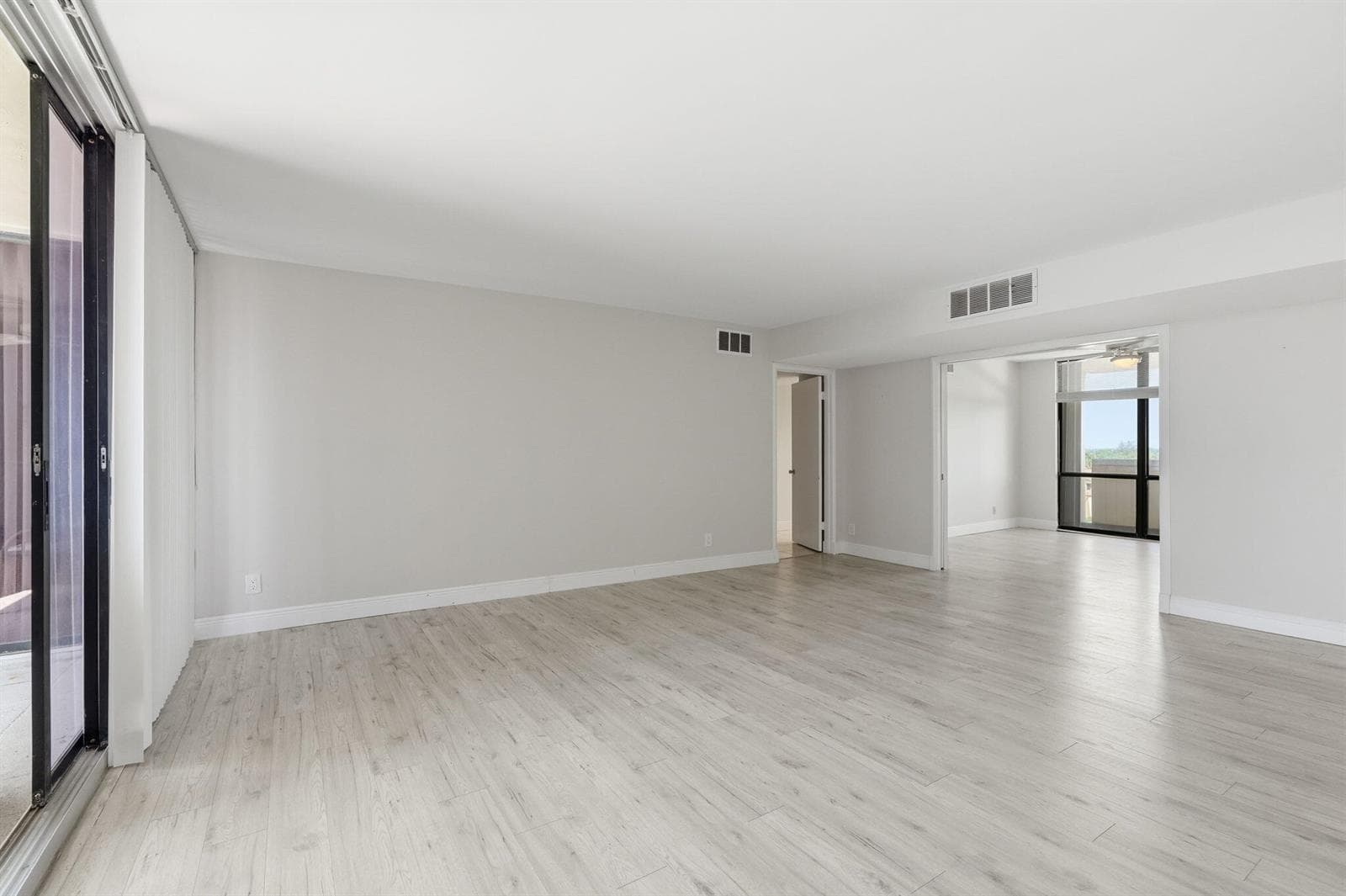 15-web-or-mls-124_Lakeshore_Dr_Unit_8280
