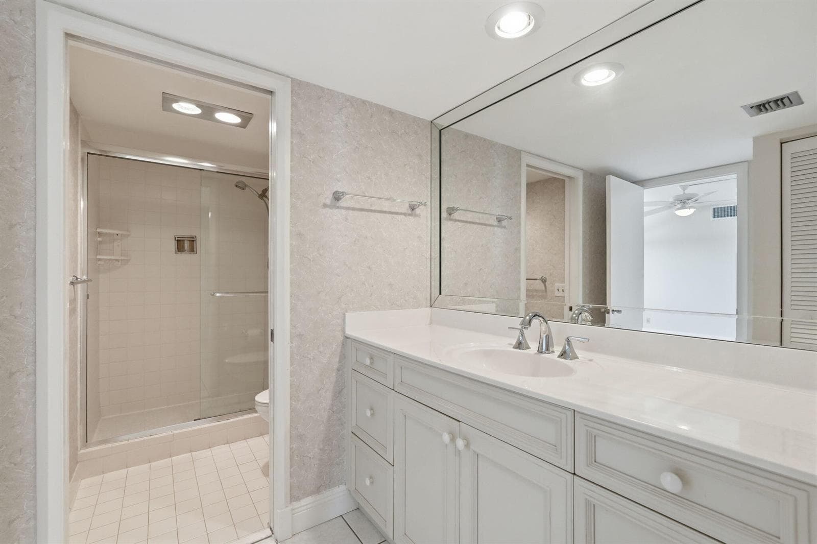 10-web-or-mls-124_Lakeshore_Dr_Unit_8280