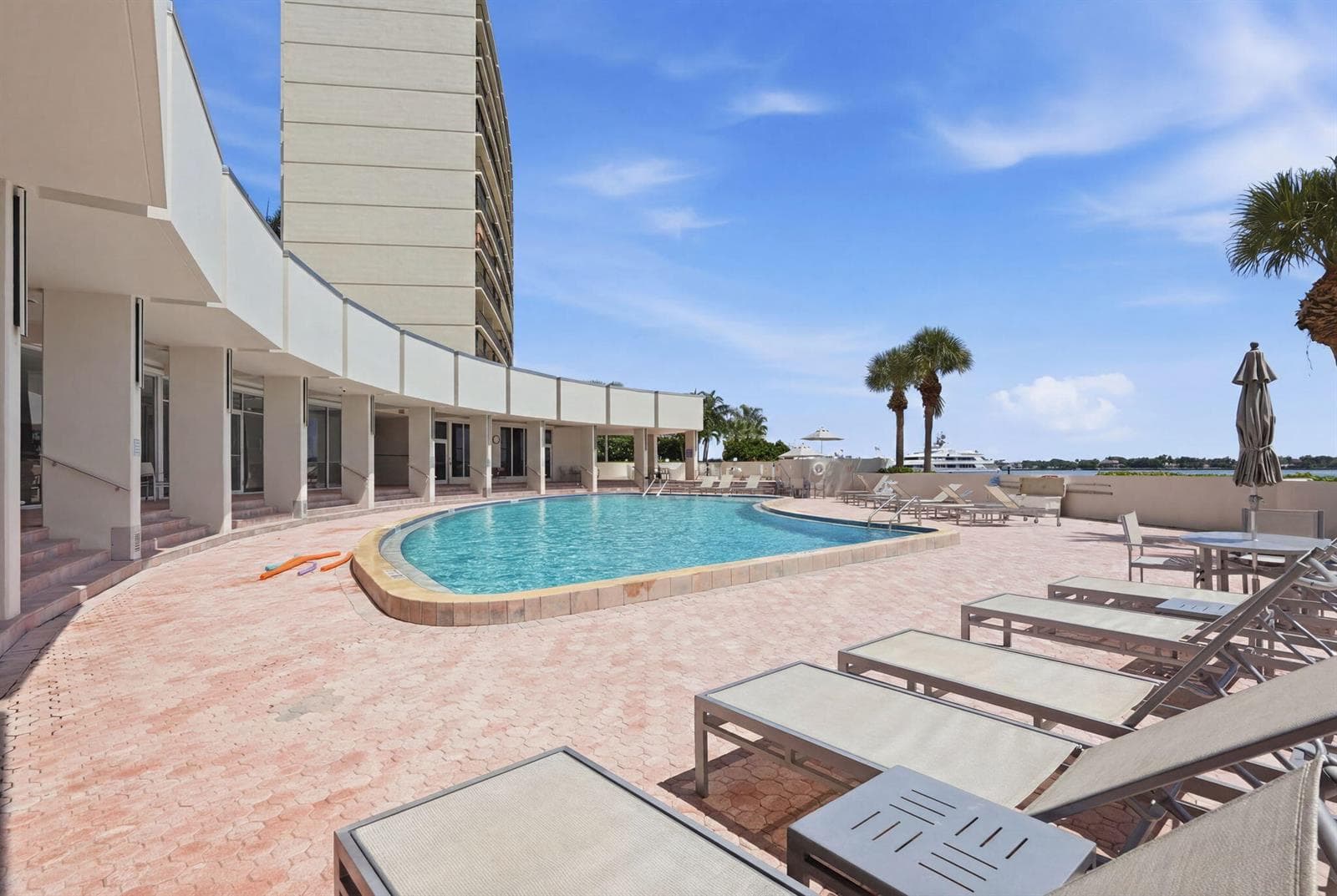 38-web-or-mls-124_Lakeshore_Dr_Unit_8280