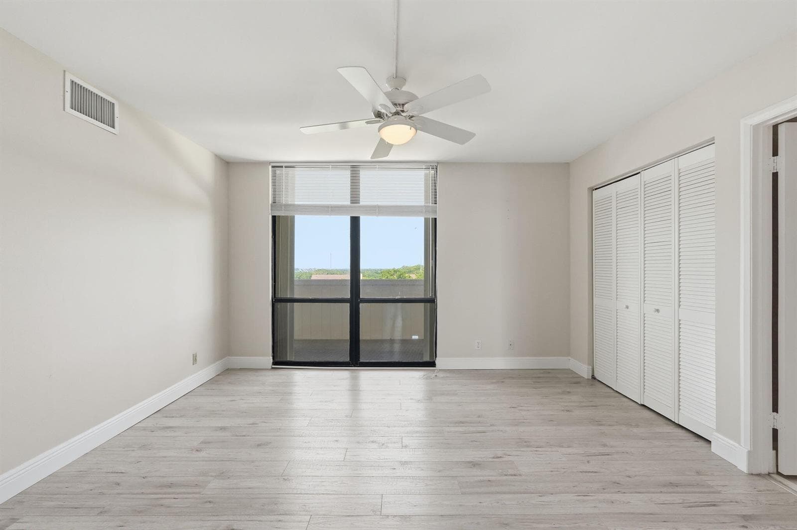 7-web-or-mls-124_Lakeshore_Dr_Unit_8280_