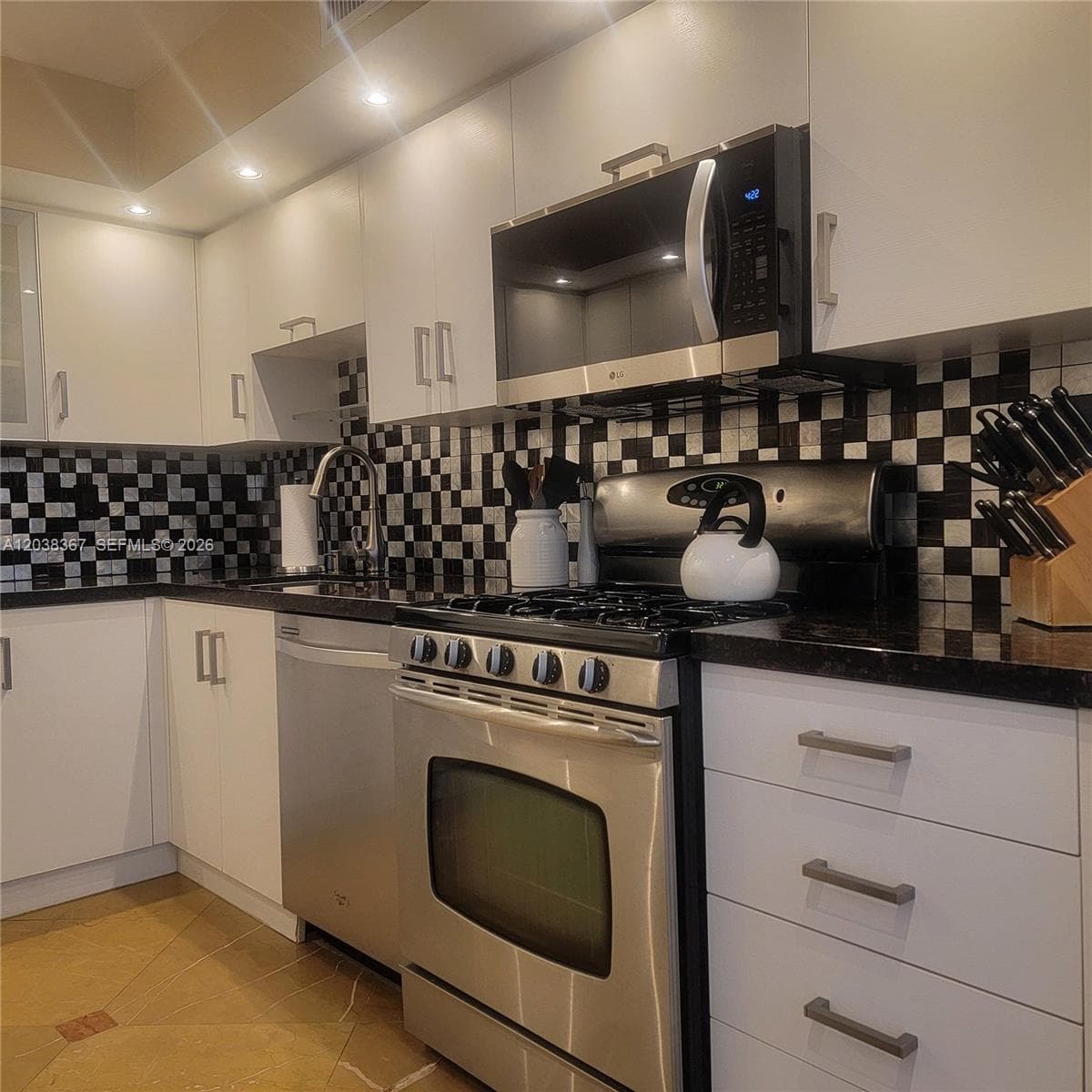 PARKER PLAZA CONDO ESTATE · #1718 in Hallandale Beach - Photo 4