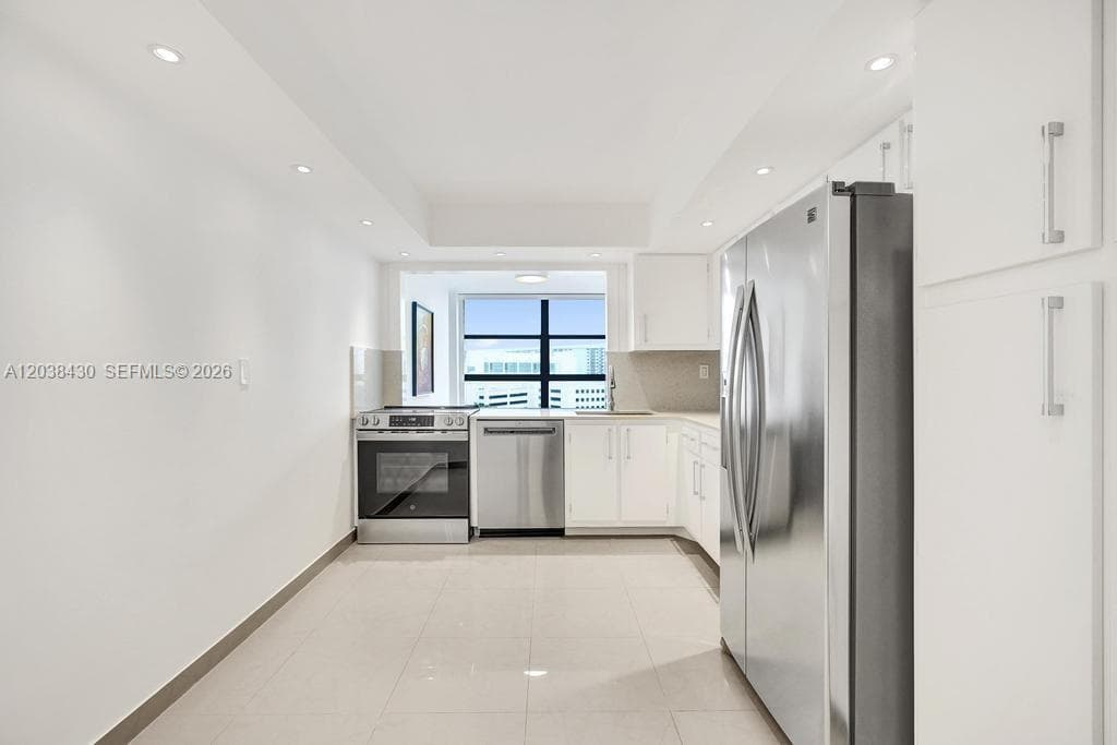 OCEANVIEW EAST · #1022 in Hallandale Beach - Photo 6