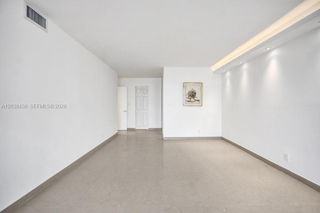 OCEANVIEW EAST · #1022 in Hallandale Beach - Photo 9