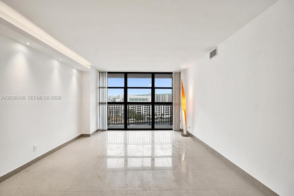 OCEANVIEW EAST · #1022 in Hallandale Beach - Photo 8