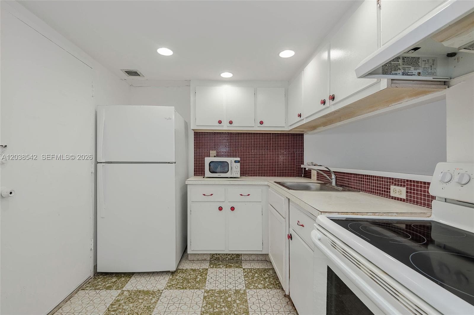 The Presidential Condo · #810 in Miami Beach - Photo 12