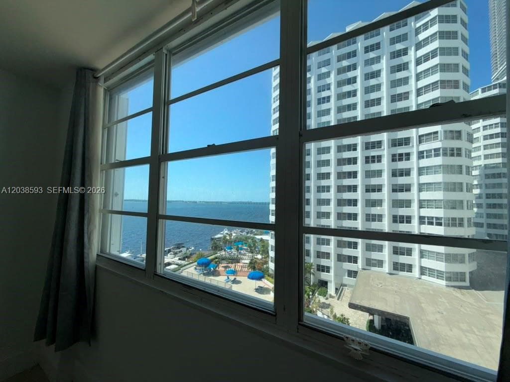 FOUR AMBASSADORS CONDO PH · #765 in Miami - Photo 11