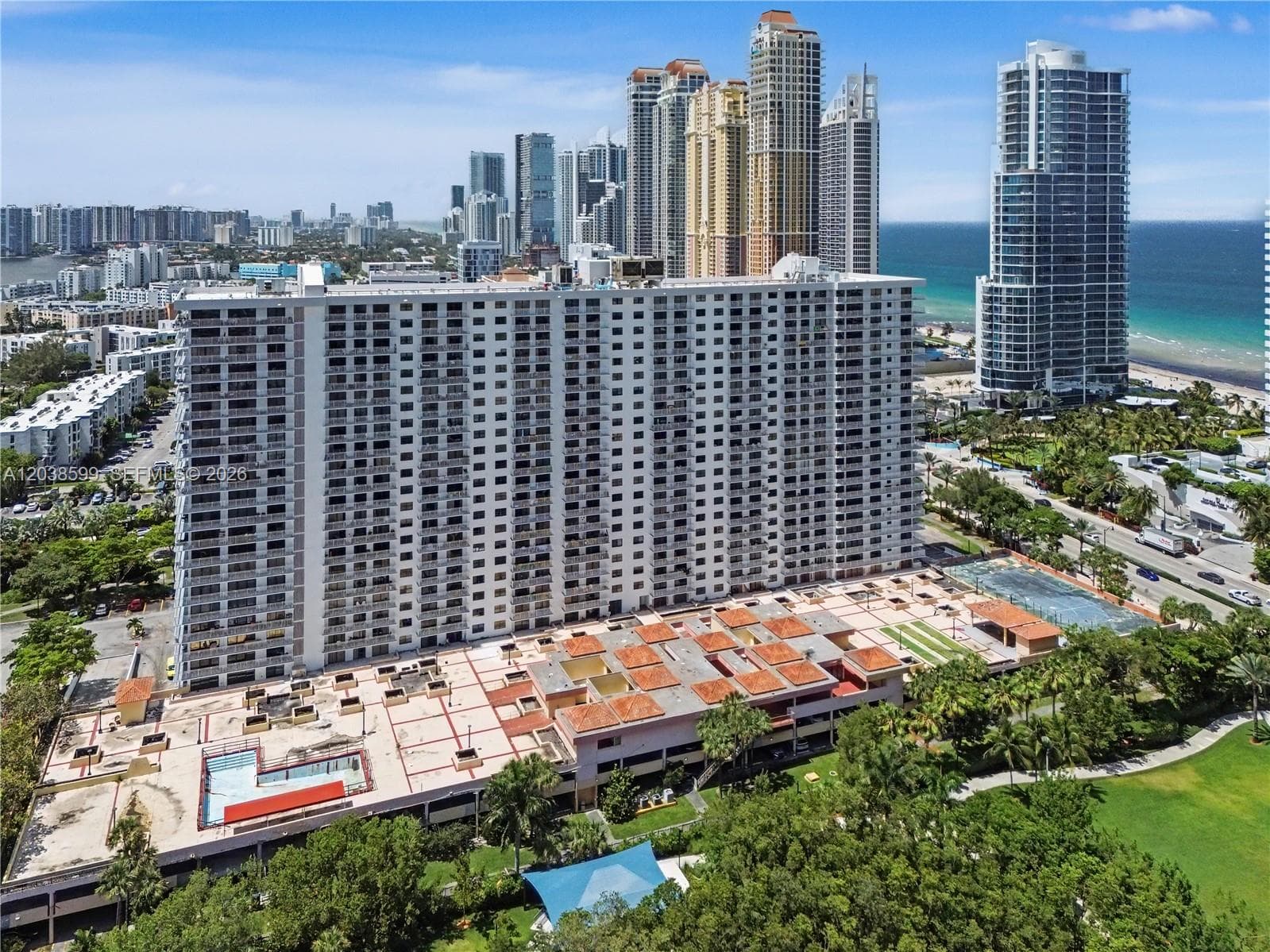 Winston Towers 600 · #M18 in Sunny Isles Beach - Photo 4