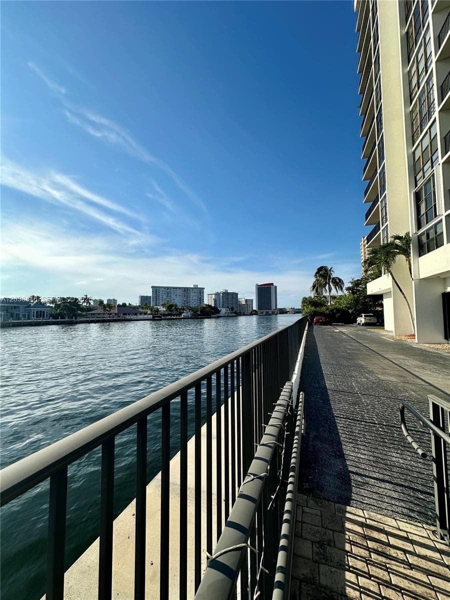 AVANT GARDE CONDO · #1004 in Hallandale Beach - Photo 17