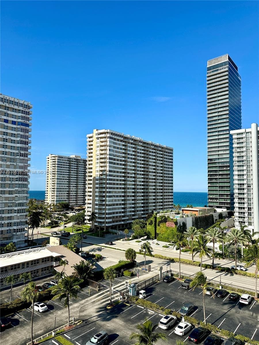 AVANT GARDE CONDO · #1004 in Hallandale Beach - Photo 1