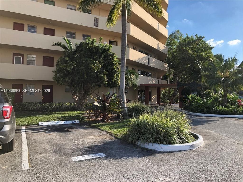 JADE WINDS GROUP DAISY · #508-2 in Miami - Photo 37