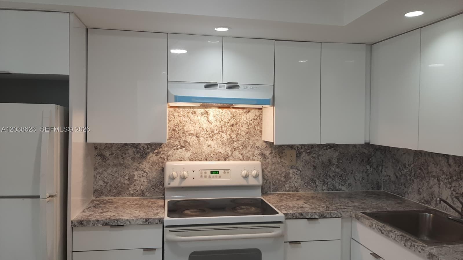 JADE WINDS GROUP DAISY · #508-2 in Miami - Photo 4