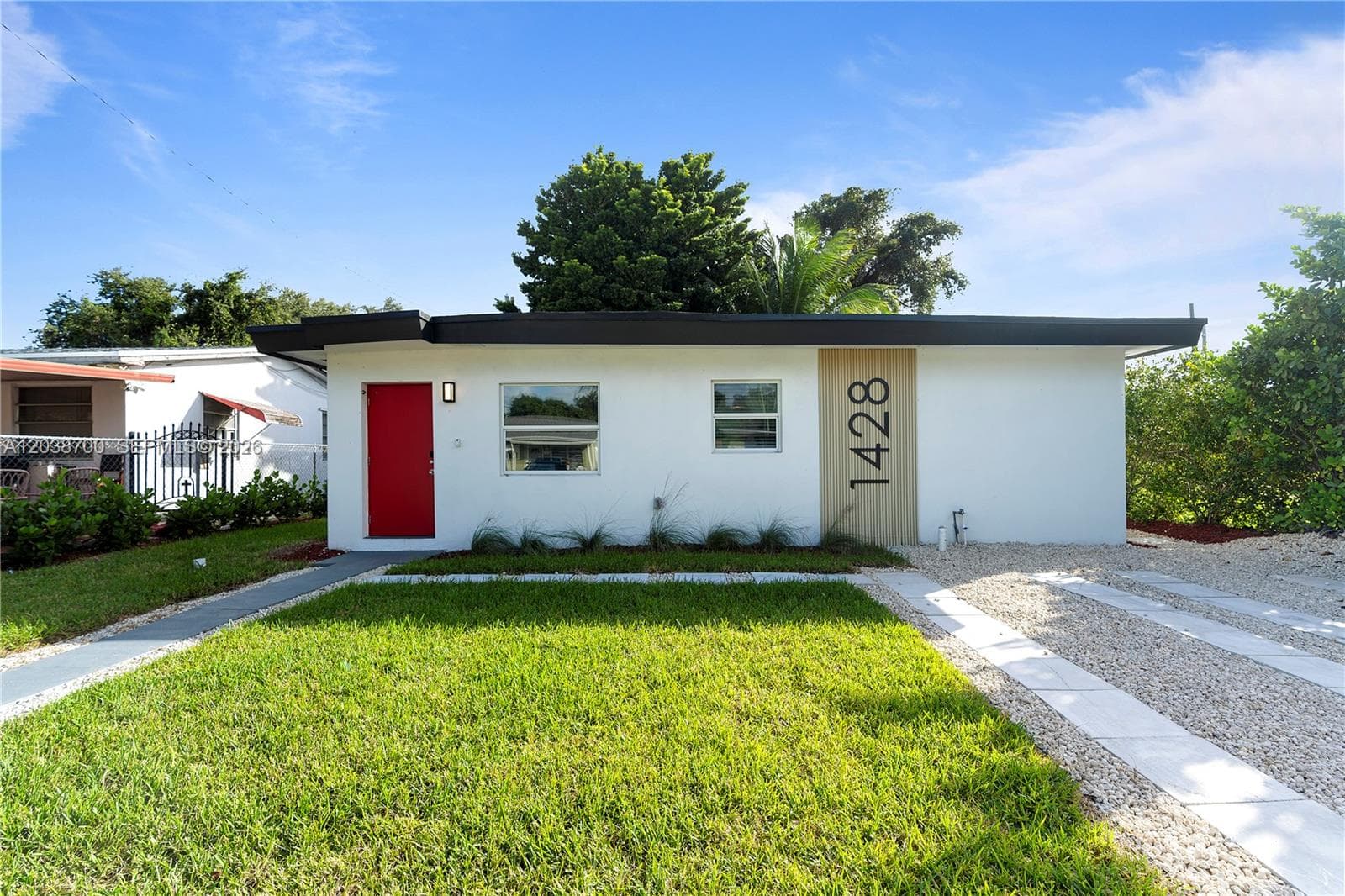 1428 NE 153rd Ter photo 2
