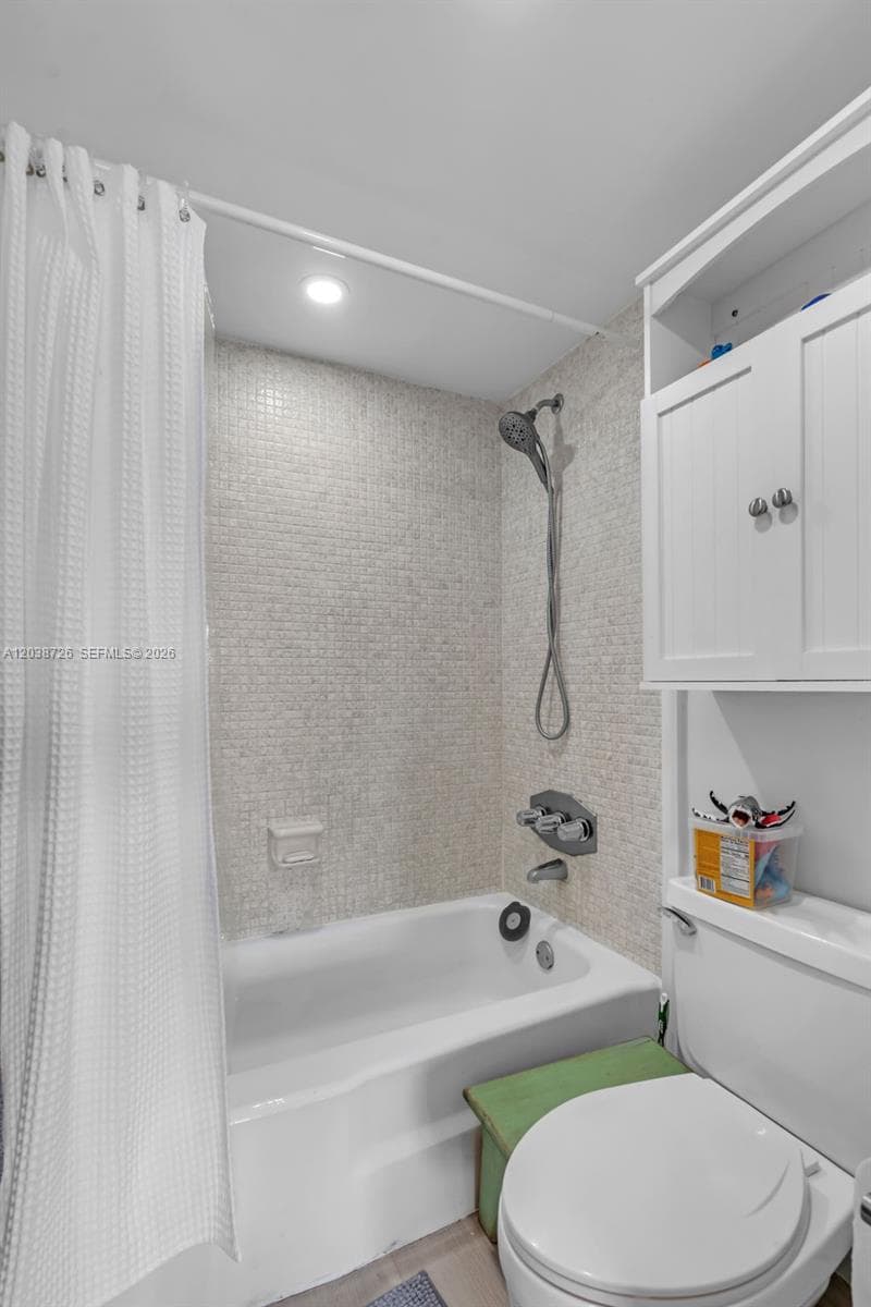 Island Breakers · #7C in Key Biscayne - Photo 15