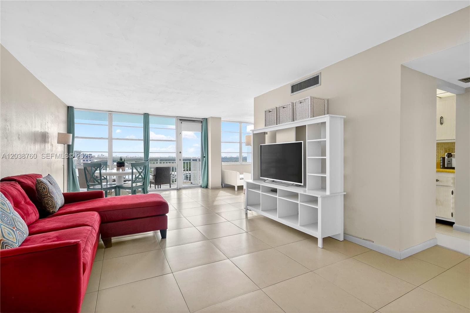 Winston Towers 500 Condo · #1905 + DEN in Sunny Isles Beach - Photo 2