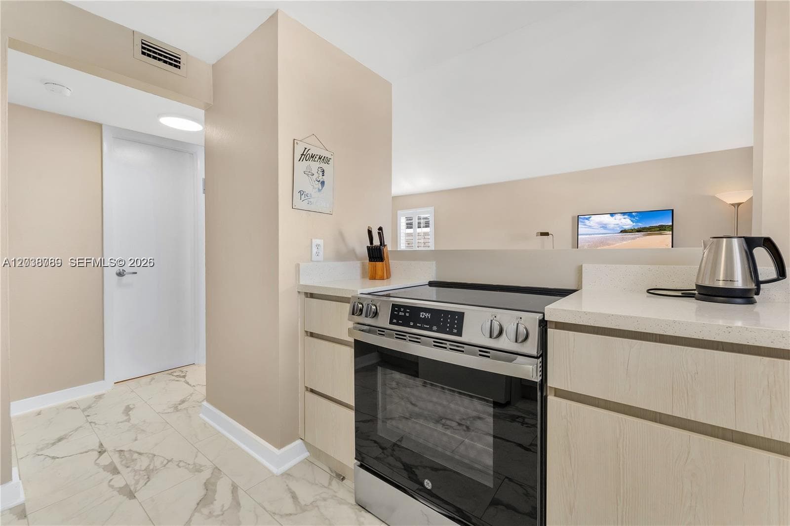 COLLINS VIEW CONDO · #504 in Miami Beach - Photo 10