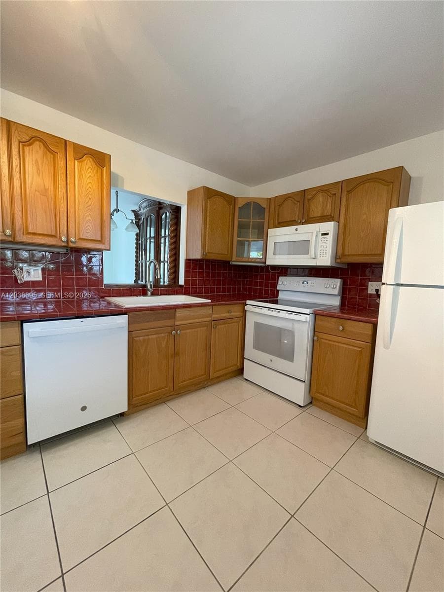 EDEN ISLES CONDO NO 7 · #408 in North Miami Beach - Photo 2