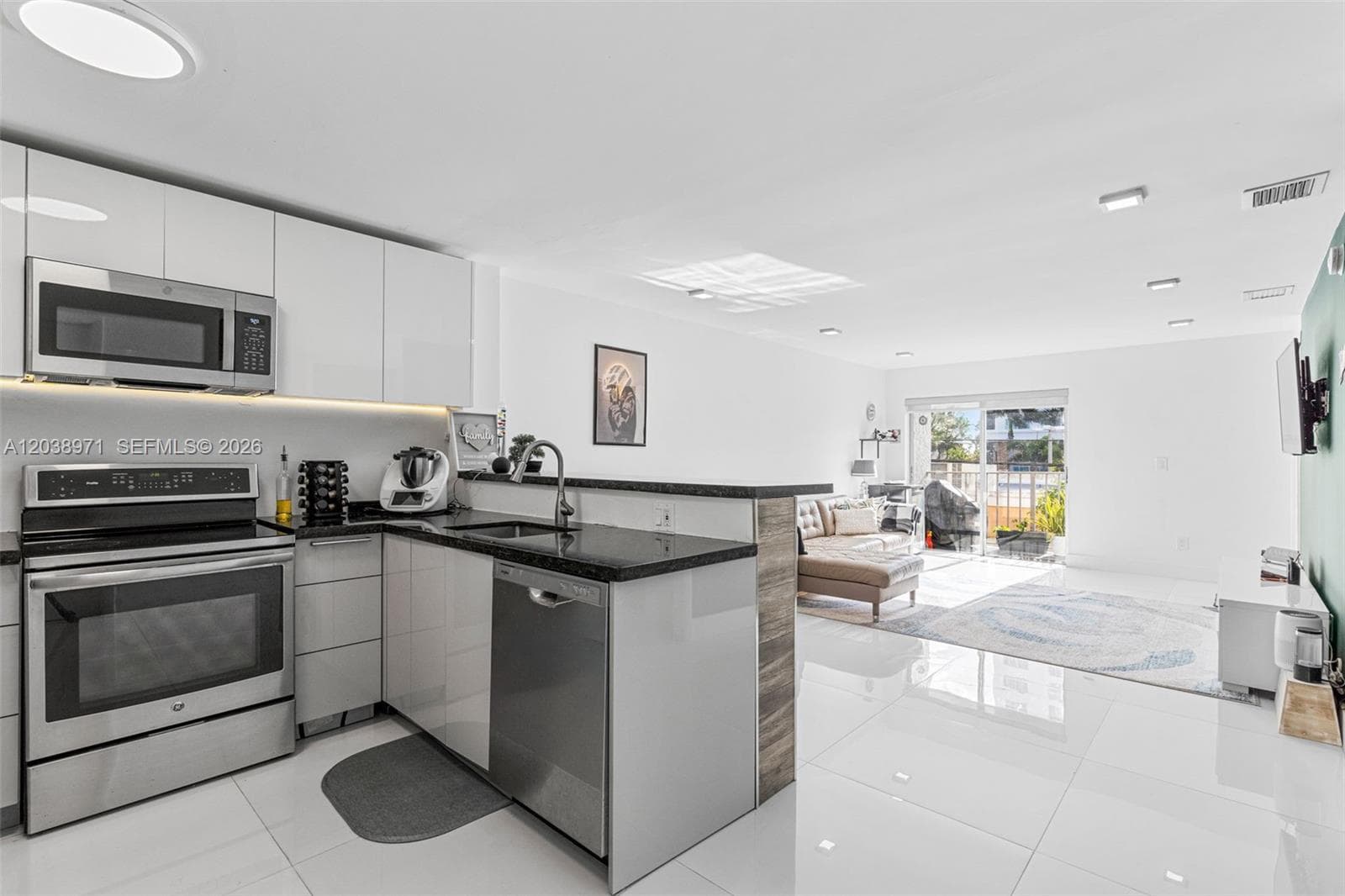 CLINTON CONDO · #306 in Miami Beach - Photo 2