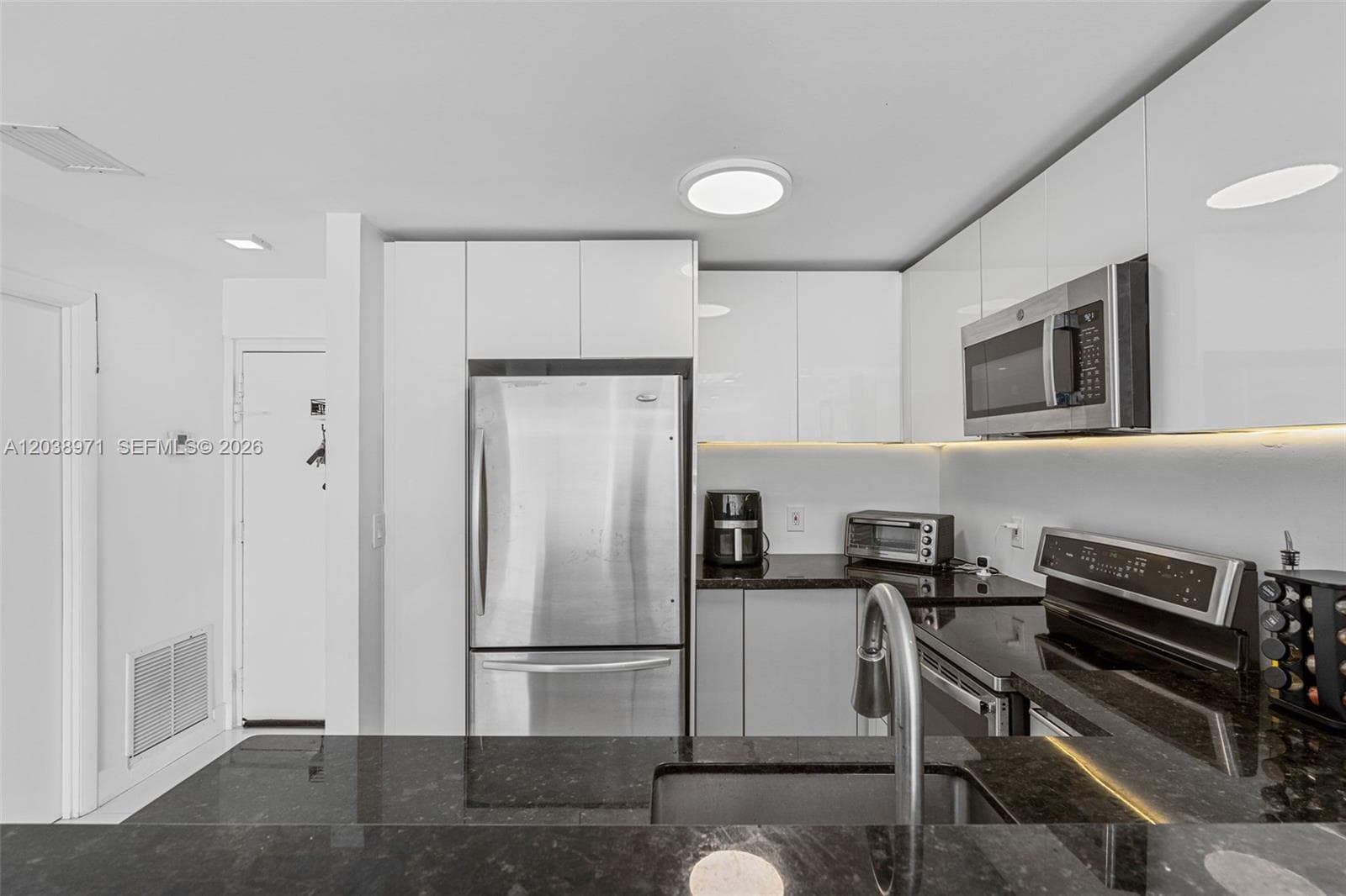 CLINTON CONDO · #306 in Miami Beach - Photo 4