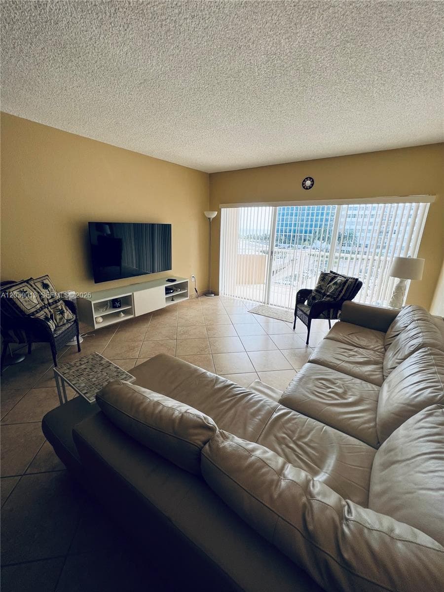 HEMISPHERES CONDO · #4C in Hallandale Beach - Photo 3