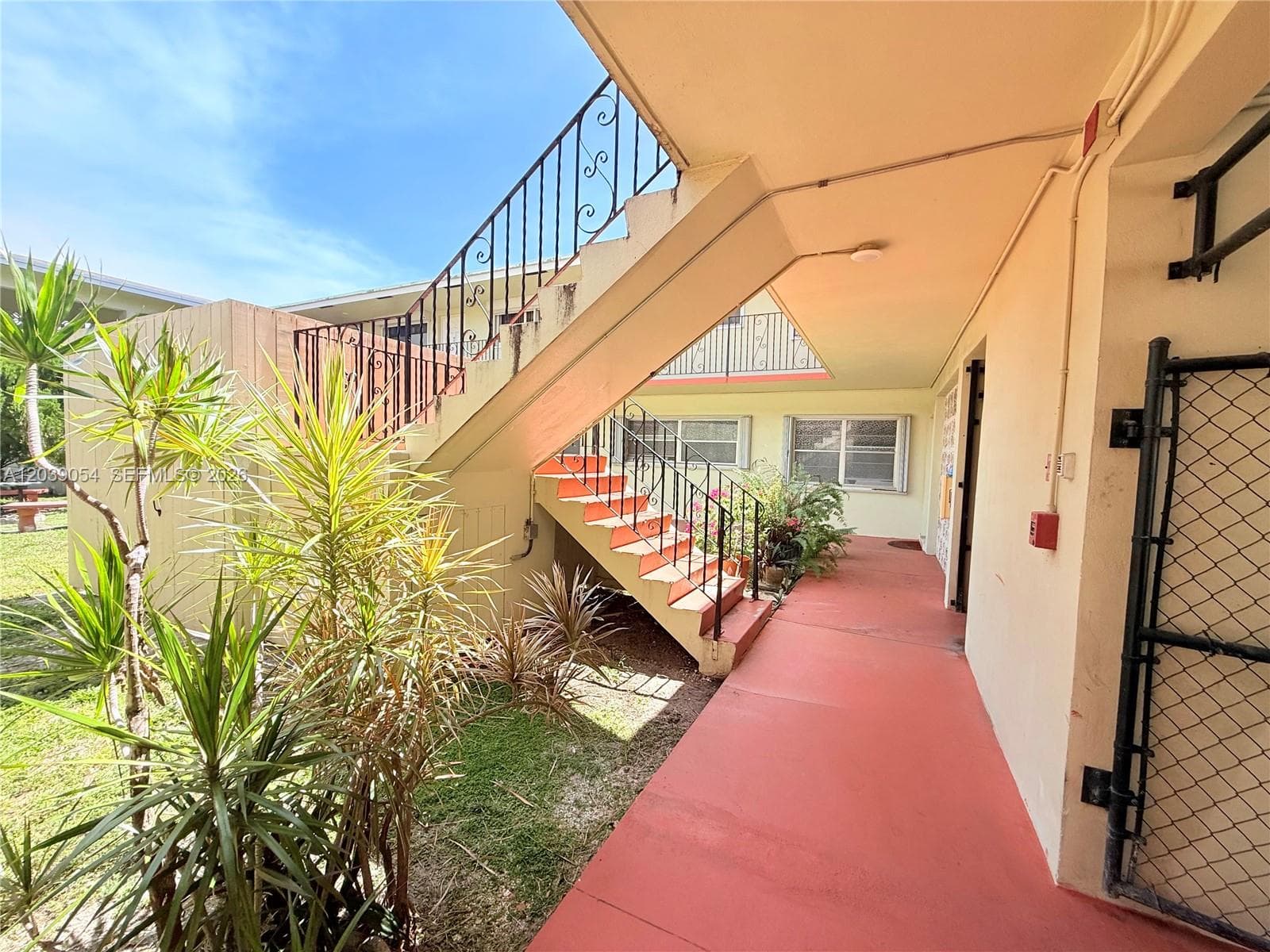 ROYAL TERRACE CONDOMINIUM · #105 in Hollywood - Photo 24