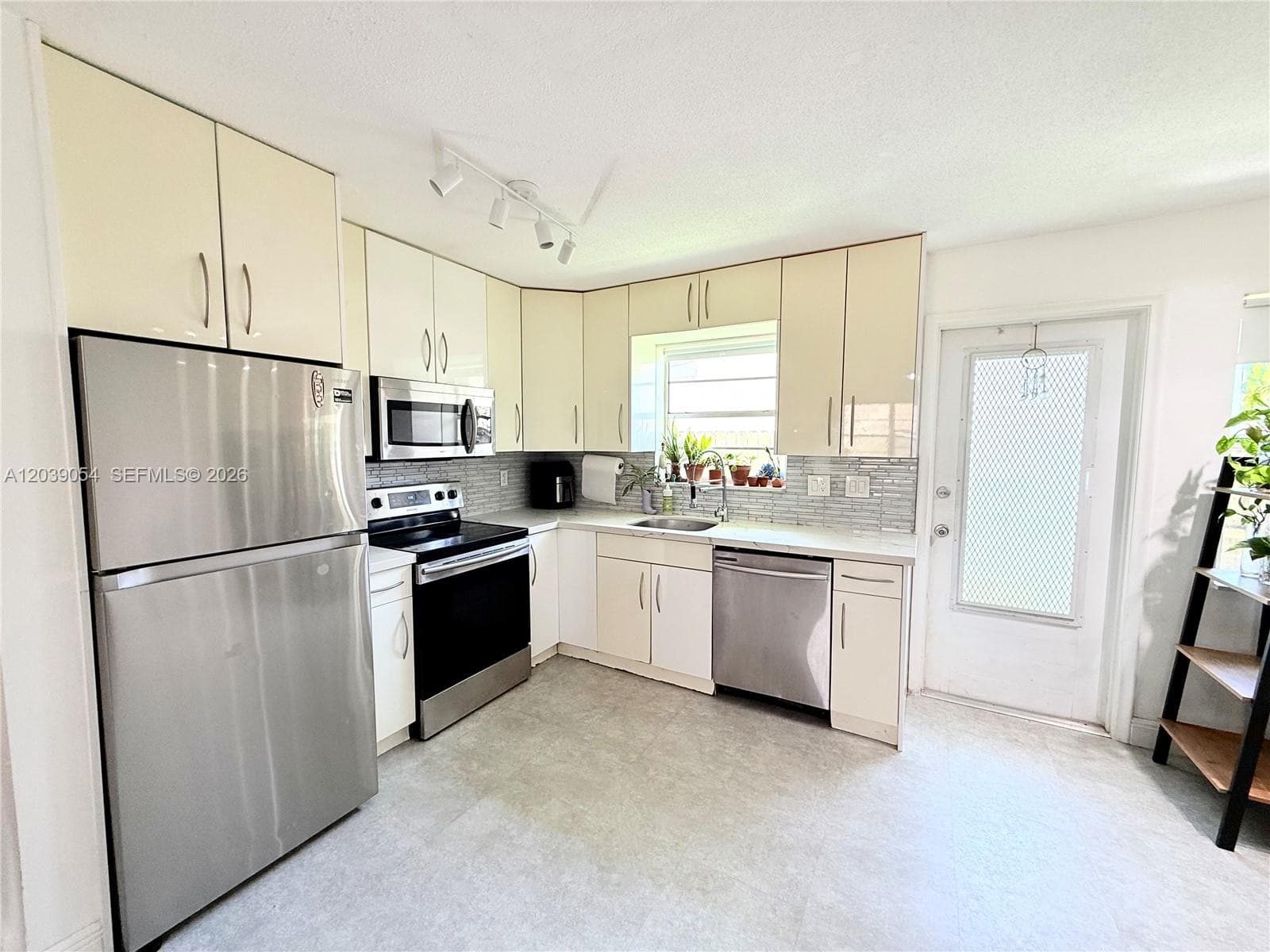 ROYAL TERRACE CONDOMINIUM · #105 in Hollywood - Photo 8