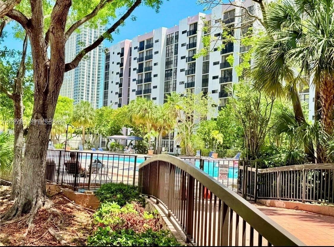 PLAZA OF AMERICAS CONDO · #116 in Sunny Isles Beach - Photo 17