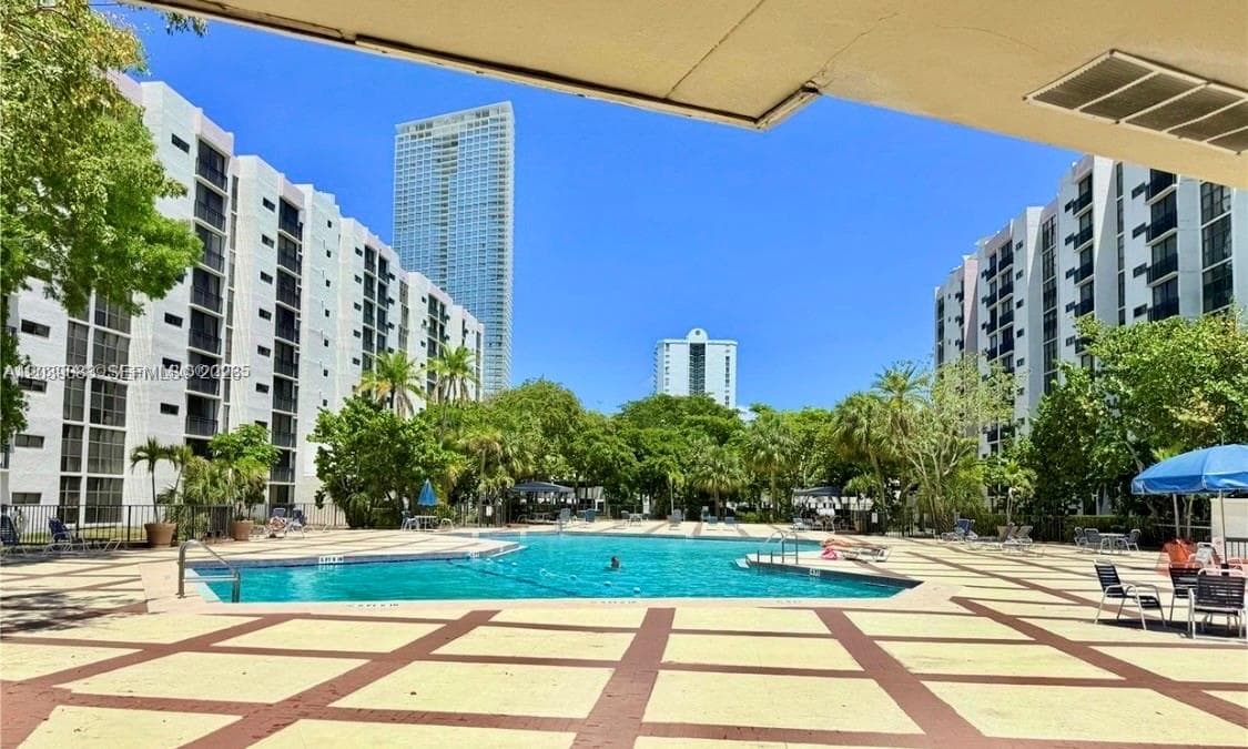 PLAZA OF AMERICAS CONDO · #116 in Sunny Isles Beach - Photo 18