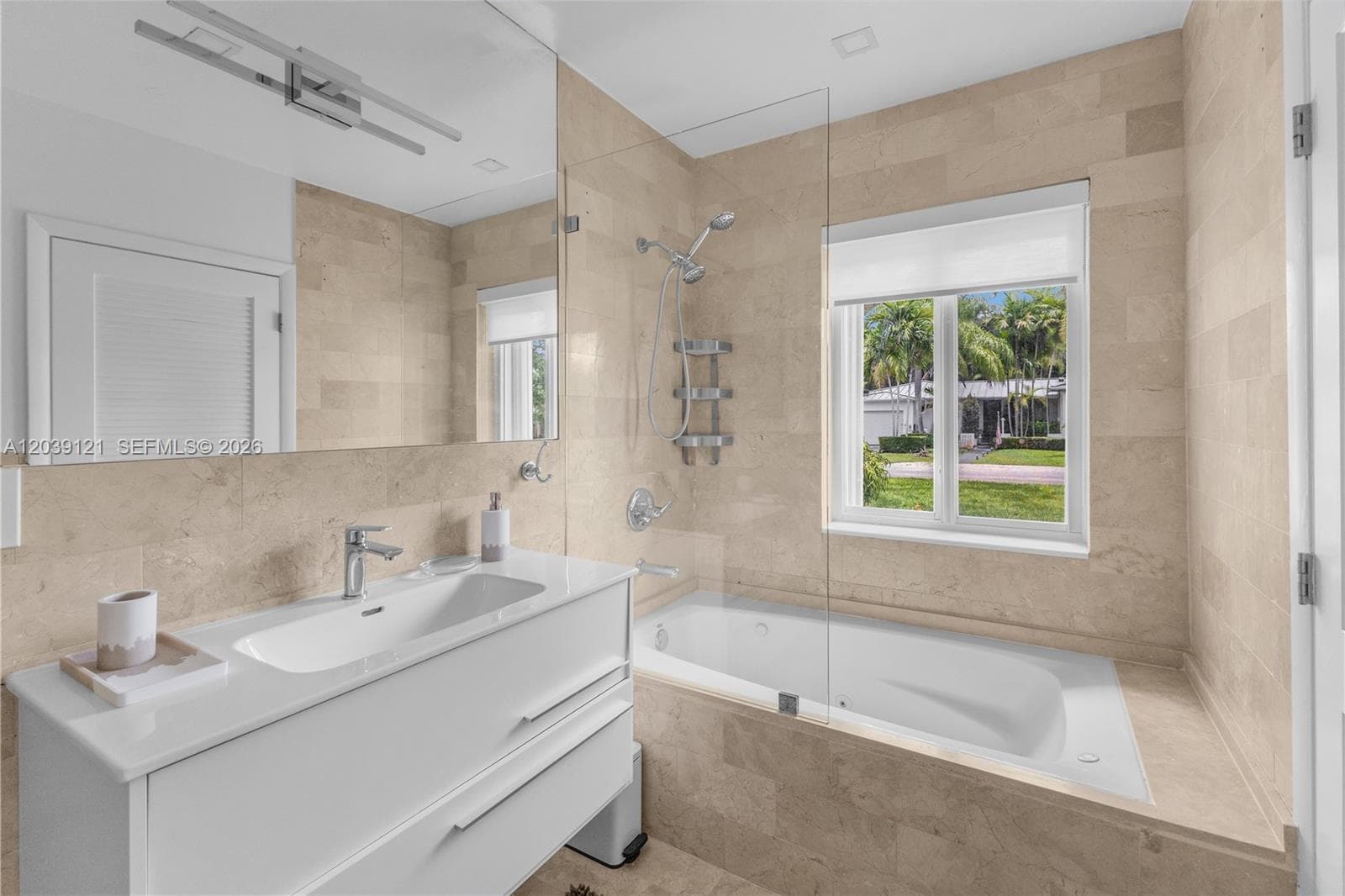 Bath Tub / Shower