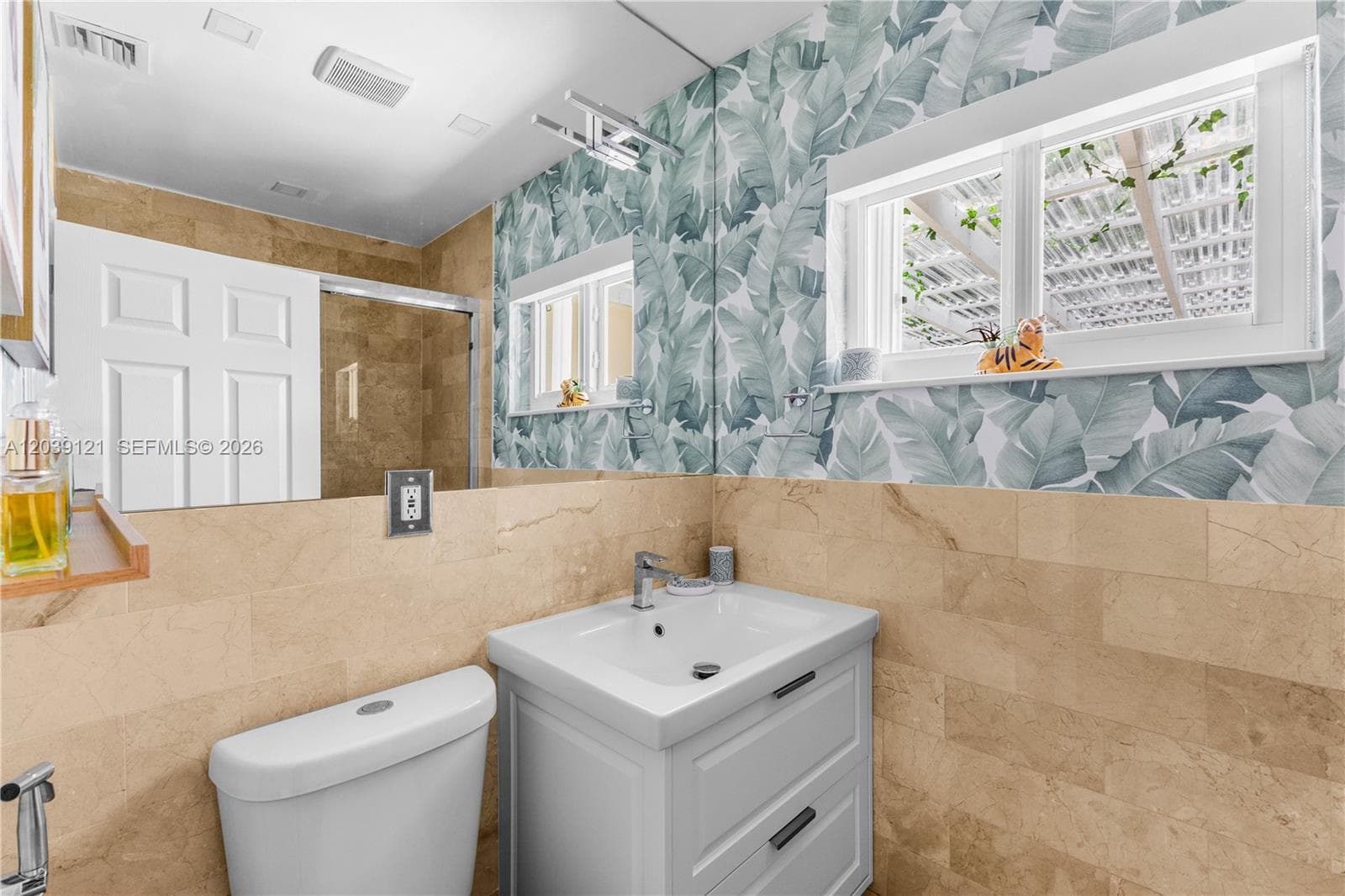 2nd Bathroom / Shower