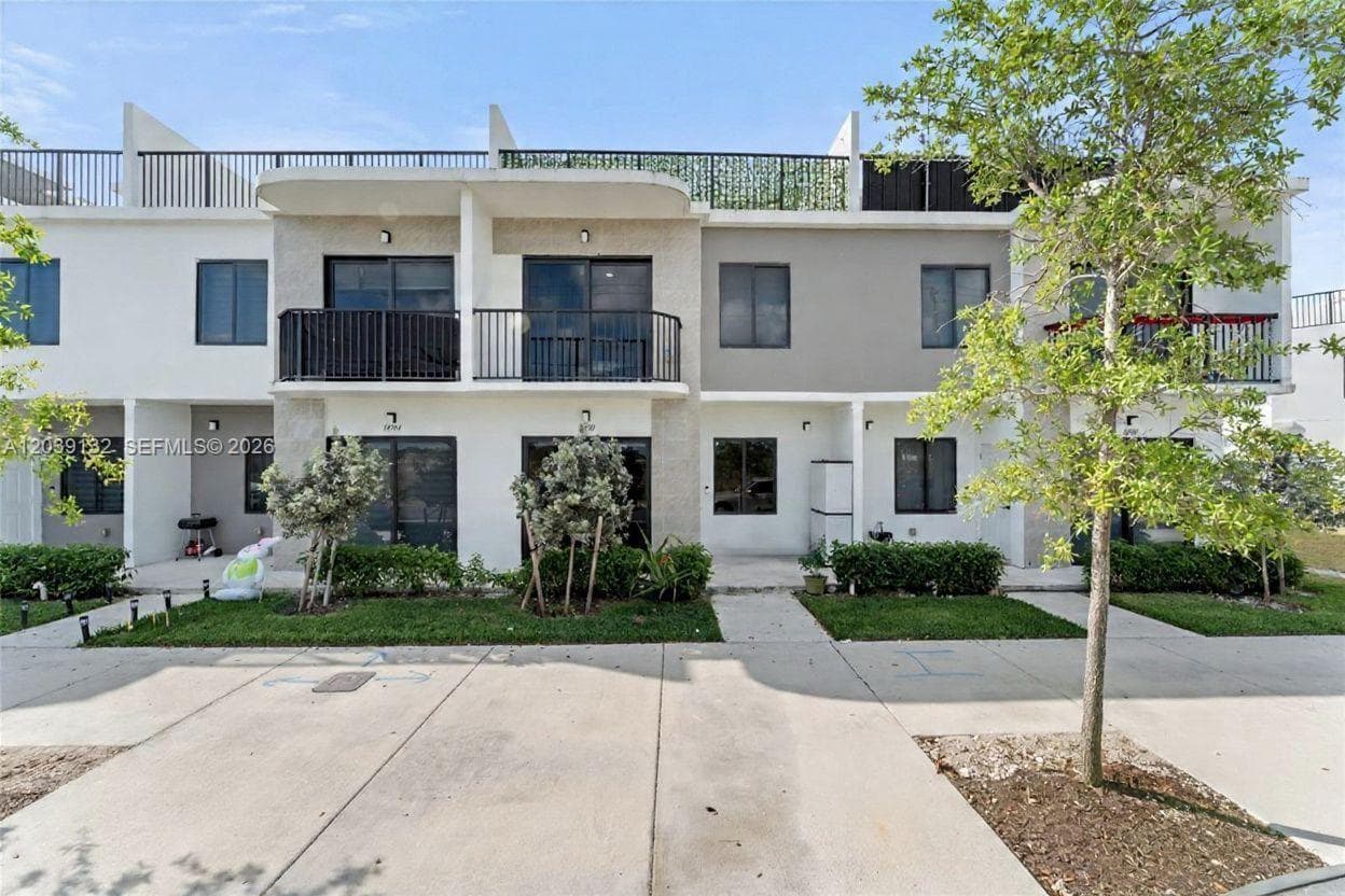 14590 SW 260th St photo 1