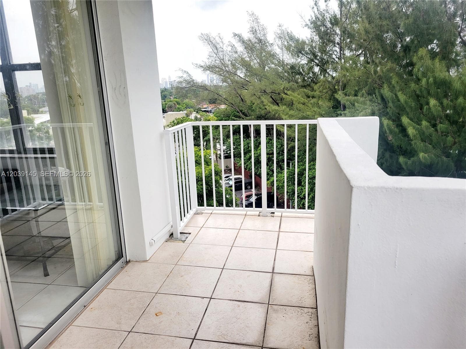 WILSHIRE CONDO · #720E in Miami - Photo 7