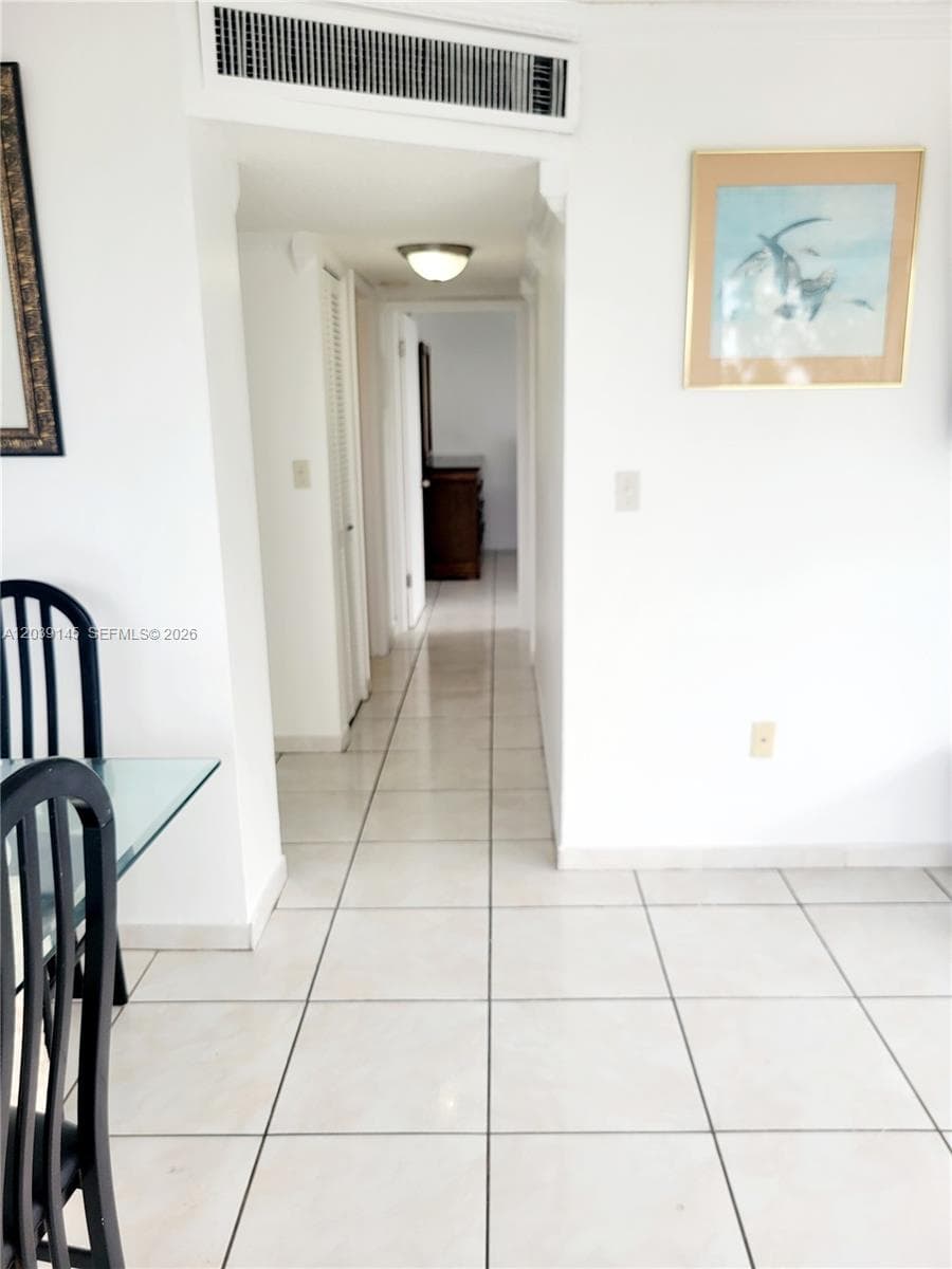 WILSHIRE CONDO · #720E in Miami - Photo 5