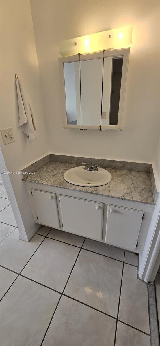 WILSHIRE CONDO · #720E in Miami - Photo 11