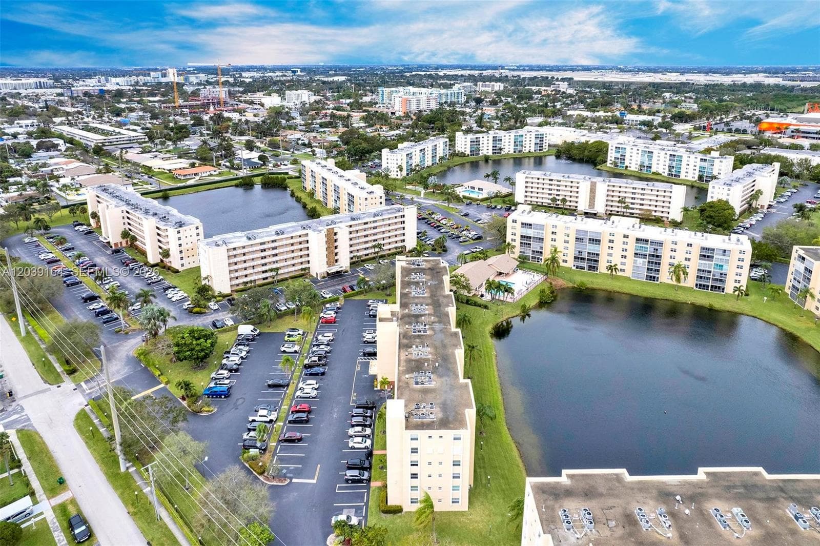 MEADOWBROOK LAKES VIEW BL · #402 in Dania Beach - Photo 36