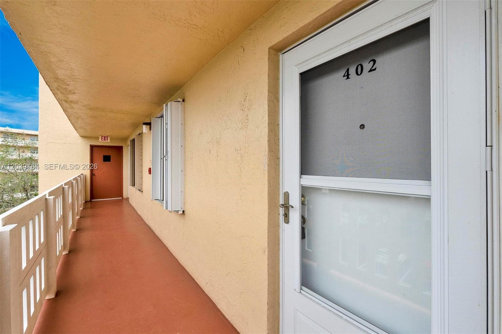 MEADOWBROOK LAKES VIEW BL · #402 in Dania Beach - Photo 30