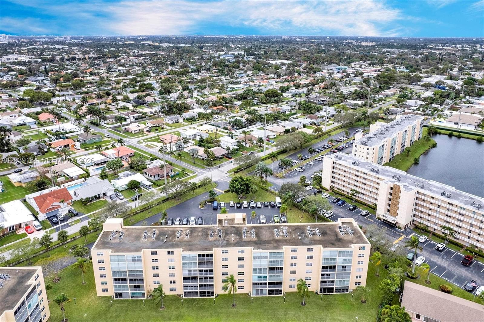 MEADOWBROOK LAKES VIEW BL · #402 in Dania Beach - Photo 37